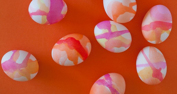 Christus Auferstehung: wie man Eier für Ostern malt