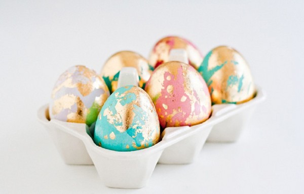 Christus Auferstehung: wie man Eier für Ostern malt