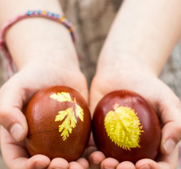 Christus Auferstehung: wie man Eier für Ostern malt