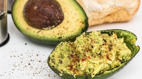 Wie man Avocado richtig isst