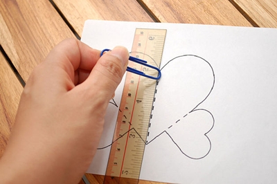 Wie man eine Karte zum Valentinstag mit eigenen Händen macht