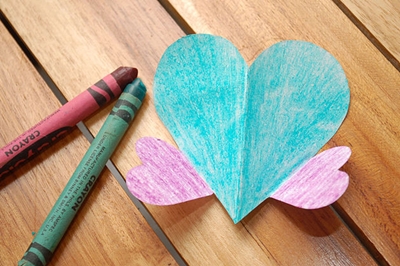 Wie man eine Karte zum Valentinstag mit eigenen Händen macht