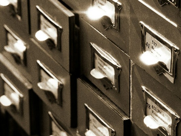 Wie schreibe ich eine Archivanfrage?