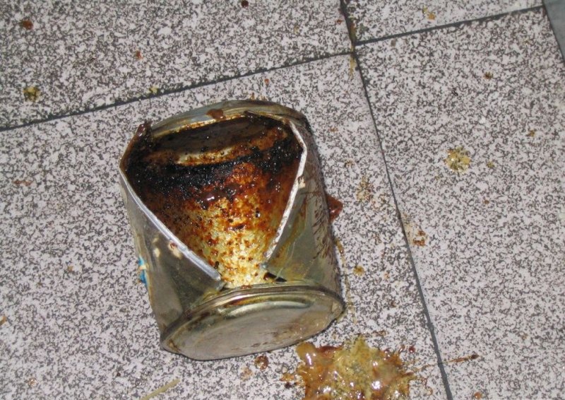 Wie man Kondensmilch in einer Dose kocht?
