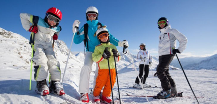 Ein Ausflug in die Berge ist immer mit Skifahren verbunden. Lerne, sie auszuwählen.