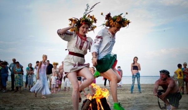 Wie ist die Zahl von Ivan Kupala im Jahr 2016? Welche Wahrsagerei, Rituale, Traditionen sind mit dem Urlaub verbunden? Was ist mit Ivan Kupala zu tun, herzlichen Glückwunsch!