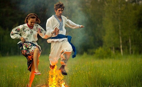 Wie ist die Zahl von Ivan Kupala im Jahr 2016? Welche Wahrsagerei, Rituale, Traditionen sind mit dem Urlaub verbunden? Was ist mit Ivan Kupala zu tun, herzlichen Glückwunsch!