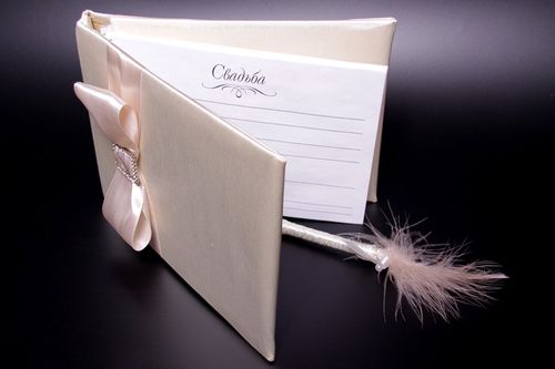 Das Buch der Wünsche für die Hochzeit mit ihren eigenen Händen