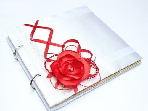 Das Buch der Wünsche für die Hochzeit mit ihren eigenen Händen