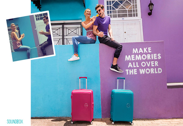 Sommer auf der Straße: helle Koffer American Tourister Soundbox