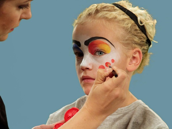 Scary Make-up für Halloween mit Ihren eigenen Händen für Mädchen und Mädchen
