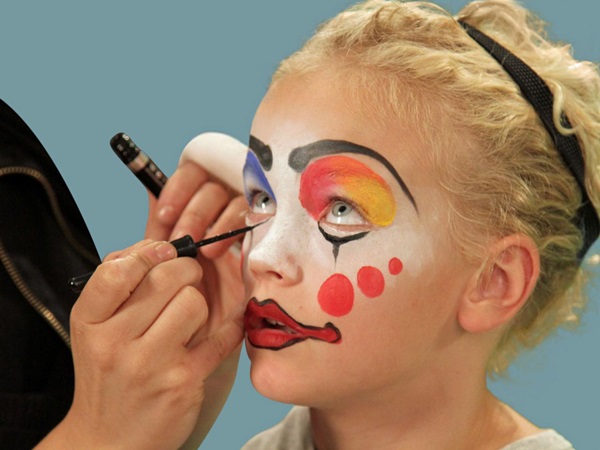 Scary Make-up für Halloween mit Ihren eigenen Händen für Mädchen und Mädchen