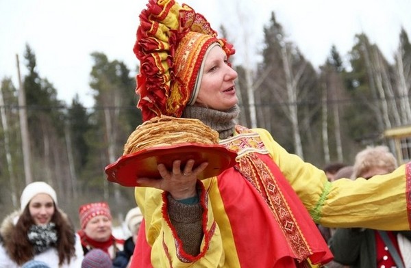 Maslenitsa-2016: die wichtigsten Traditionen und schöne Glückwünsche