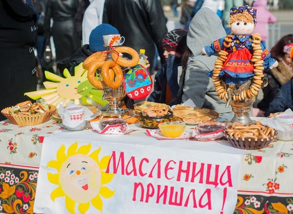 Maslenitsa-2016: die wichtigsten Traditionen und schöne Glückwünsche