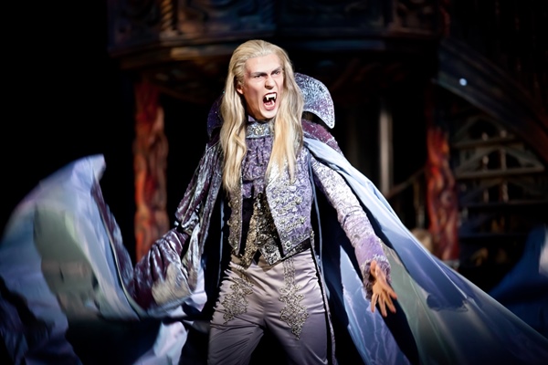 Musicals über sehenswerte Vampire. Der legendäre Vampirball