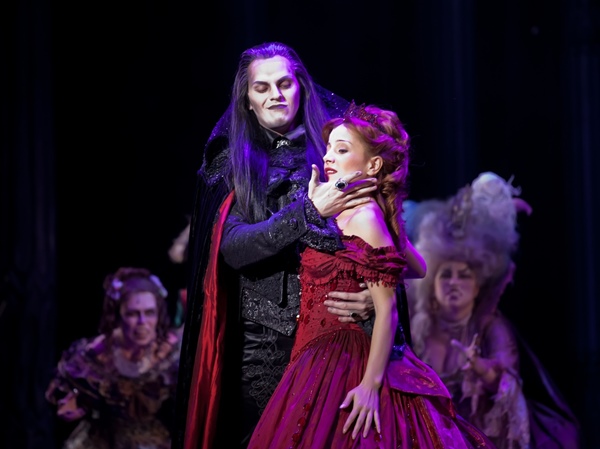 Musicals über sehenswerte Vampire. Der legendäre Vampirball