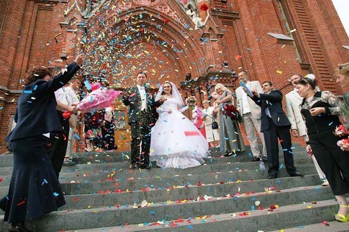 Hochzeitszeremonie in den orthodoxen und katholischen Kirchen