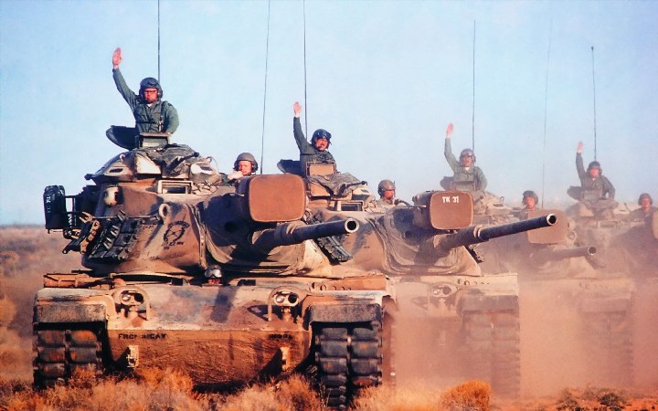 Militär auf Panzern