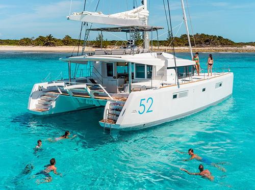 Entfernen Sie die Yacht von verlockenden Angeboten