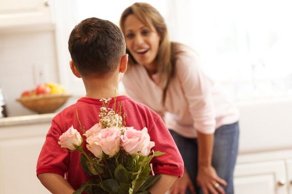 Lieder zum Muttertag mit Texten und Musik: lustig für Kinder, modern für Teenager und Gymnasiasten, berührend für Erwachsene