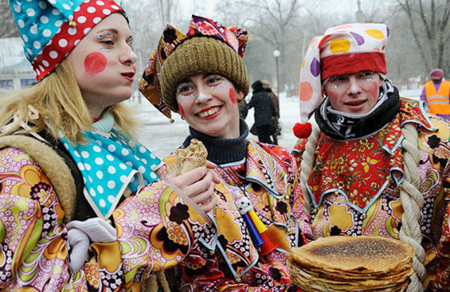 Lieder am Pancake Day: Texte russischer Volkslieder