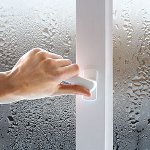 Warum schwitzen Plastikfenster?