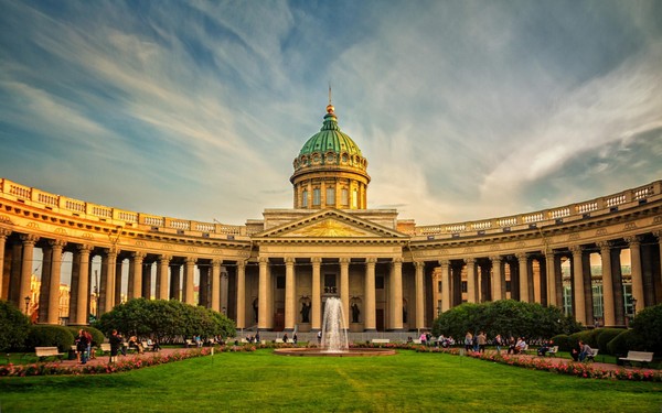 Welches Wetter wird in St. Petersburg im Juni 2016 erwartet?