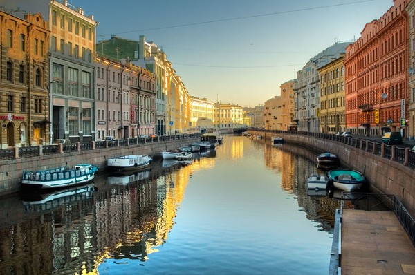 Welches Wetter wird in St. Petersburg im Juni 2016 erwartet?