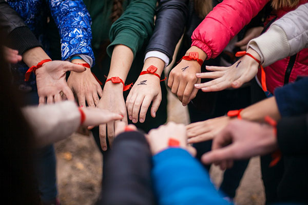 Widmung an Studenten: Skripte, Wettbewerbe, Liedänderungen