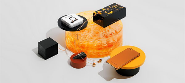 Schwedisches Duo: Zubehörsammlung Happy Plugs x H & M
