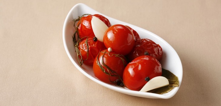 Wege zum Beizen von Tomaten