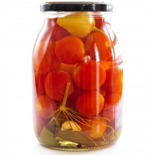 Gesalzene Tomaten für den Winter in Dosen