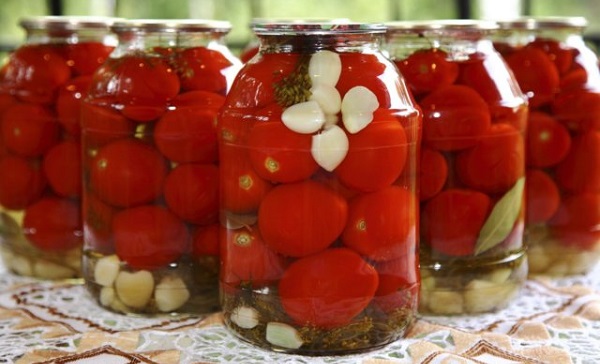 Rezepte der kalten Art der gesalzenen Tomate