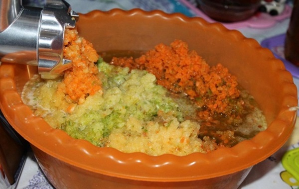 Adjika von Zucchini für den Winter: Schritt-für-Schritt-Rezepte der Rohling mit einem Foto