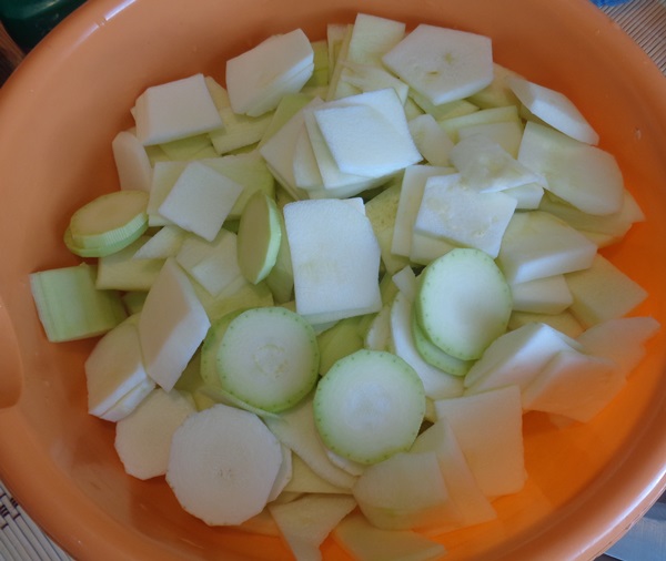 Adjika von Zucchini für den Winter: Schritt-für-Schritt-Rezepte der Rohling mit einem Foto