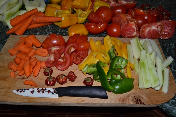 Adjika von Zucchini für den Winter: Schritt-für-Schritt-Rezepte der Rohling mit einem Foto