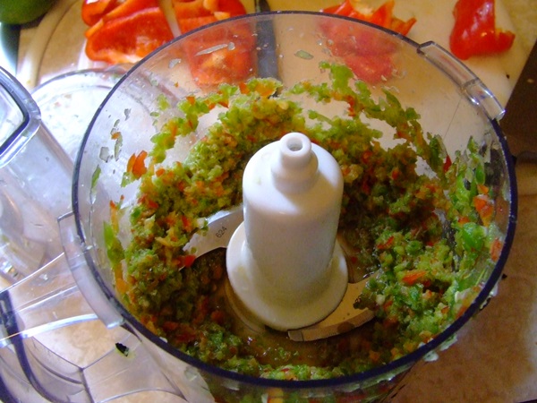 Adjika von Zucchini für den Winter: Schritt-für-Schritt-Rezepte der Rohling mit einem Foto