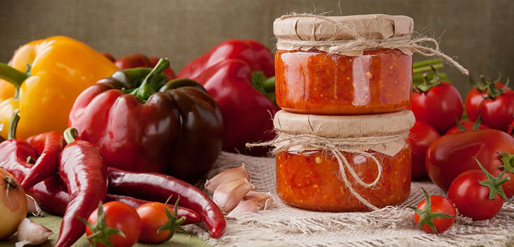 Home adzhika für den Winter - die besten Rezepte der Billet mit Kochen und ohne Kochen