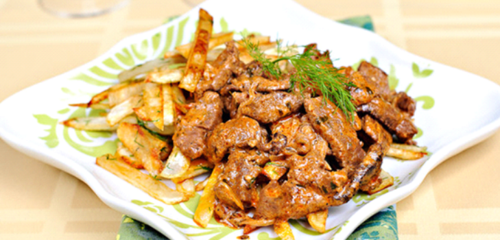 Beef Stroganoff auf einem Teller