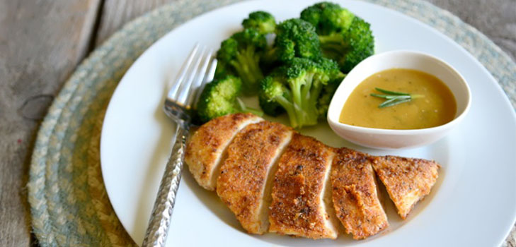Schnelles Rezept: Hähnchenfilet in Mandelbrösel mit Senf-Honig-Sauce