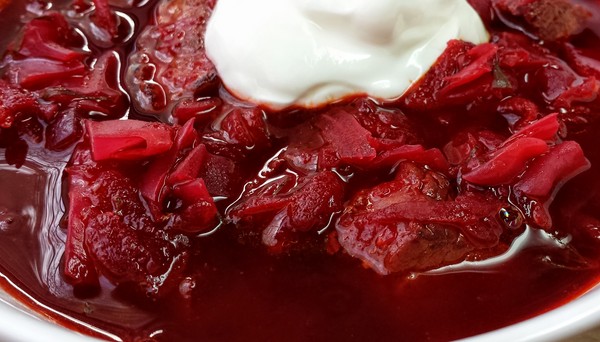 Borsch für den Winter in Dosen, Rezepte für Zubereitungen mit Rüben und Kohl, Tomatenmark und ohne es