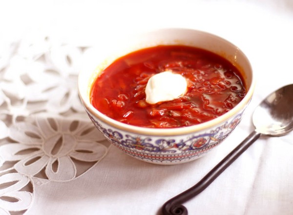 Borsch für den Winter in Dosen, Rezepte für Zubereitungen mit Rüben und Kohl, Tomatenmark und ohne es
