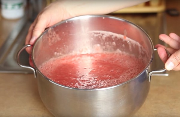 Borsch für den Winter in Dosen, Rezepte für Zubereitungen mit Rüben und Kohl, Tomatenmark und ohne es