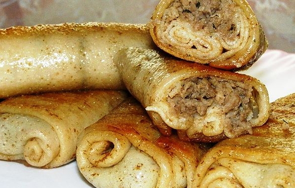 Kochgeheimnisse: Rezepte für die leckersten gefüllten Pfannkuchen mit Fotos und Videos