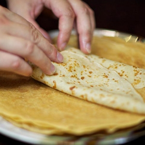 Kochgeheimnisse: Rezepte für die leckersten gefüllten Pfannkuchen mit Fotos und Videos