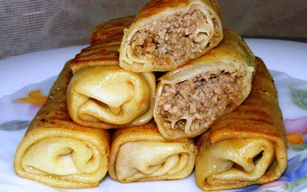 Kochgeheimnisse: Rezepte für die leckersten gefüllten Pfannkuchen mit Fotos und Videos