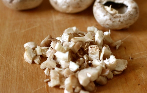 Wie man gefüllte Pilze im Ofen macht Foto eines Rezepts von gefüllten Pilzen im Ofen