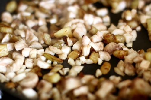 Wie man gefüllte Pilze im Ofen macht Foto eines Rezepts von gefüllten Pilzen im Ofen