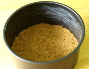 Foto eines Rezepts eines leckeren hochroten Kuchens