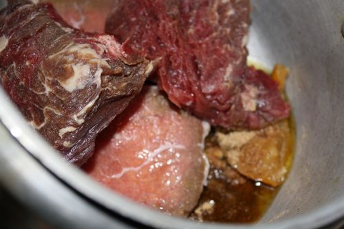 Rezept für Rindfleisch mit Pflaumen im Multivark - Schritt für Schritt mit dem Foto